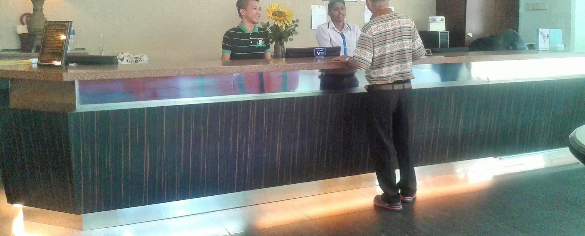 Folkmeldrum Hotel Johor Bahru Extérieur photo